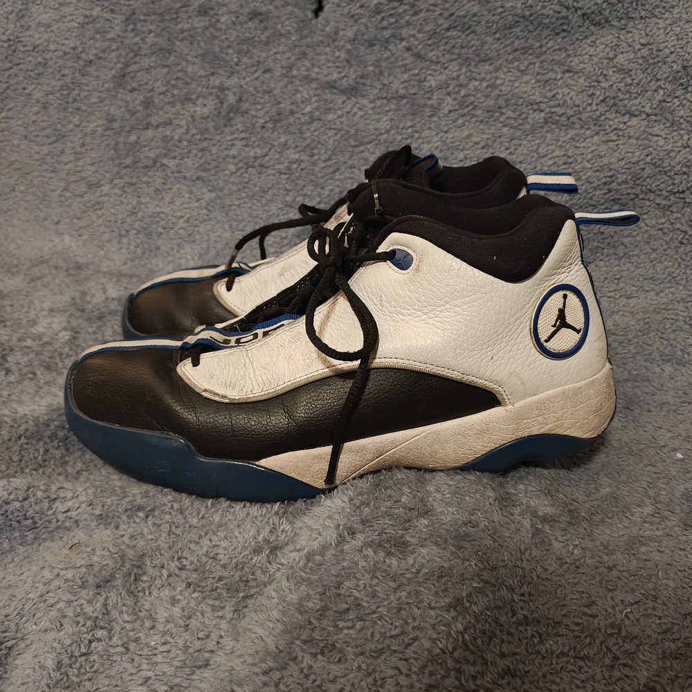 Nike Jordan Size 8 1/2' White and Black Basketball Shoes